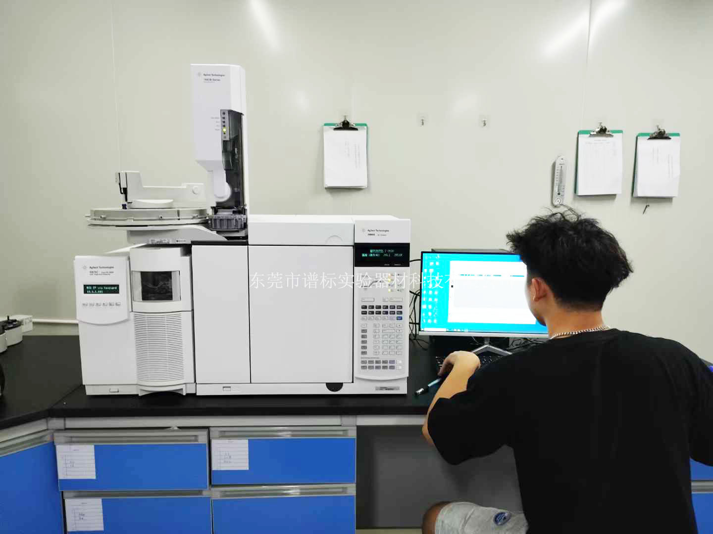 8月16日廣東生物公司使用三套安捷倫氣質(zhì)聯(lián)用儀有配置雙源/離子源-提高分析效率